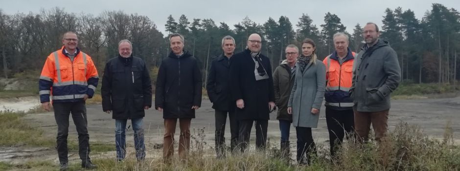 Landrat und Bürgermeister informieren sich am Dethlinger Teich