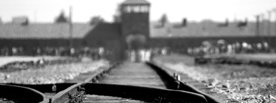 80. Jahrestag der Befreiung von Auschwitz-Birkenau: Bildungsministerin Hubig besucht früheres KZ