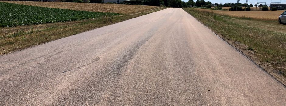 Kettenmähdrescher beschädigt neue Straße bei Nierstein und verursacht hohen Sachschaden