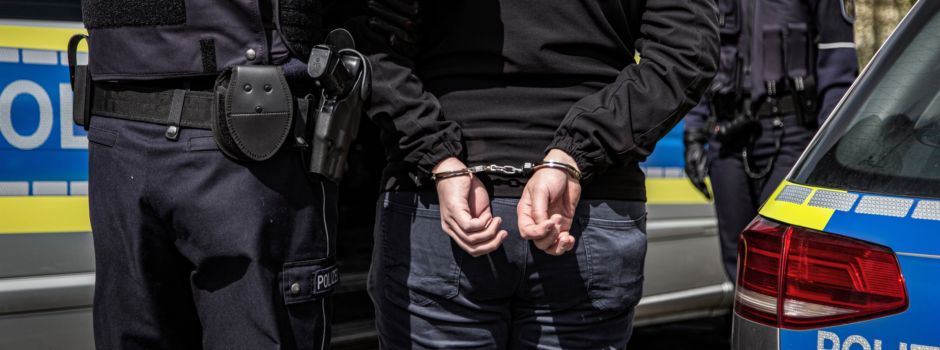 Spezialeinheiten der Polizei nehmen in Dorfmark Automatensprenger fest