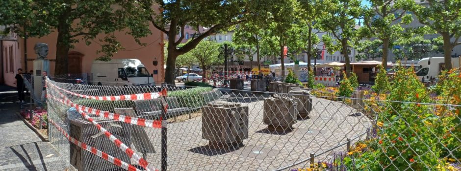 Warum die Blumenbeete am Liebfrauenplatz plötzlich eingezäunt sind