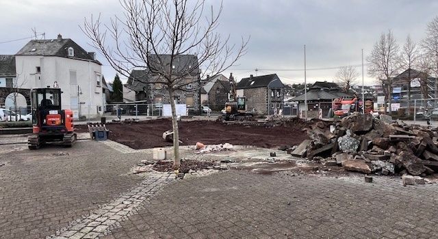 Baustellen in Ochtendung:   Umbauarbeiten Raiffeisenplatz,   Bahnhofstraße,                  Glasfaserausbau.