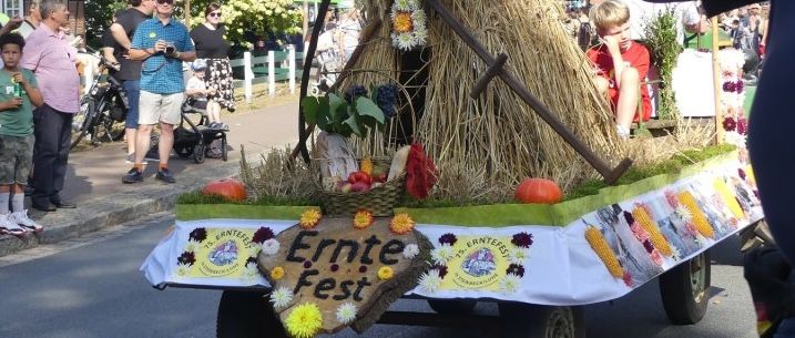 76. Erntefest in Steinbeck