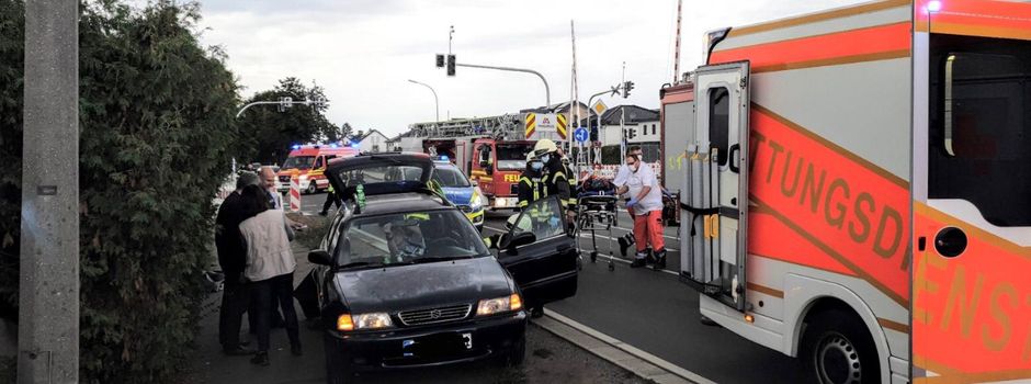 Unfall in Rheidt: Fahrerin im PKW eingeklemmt