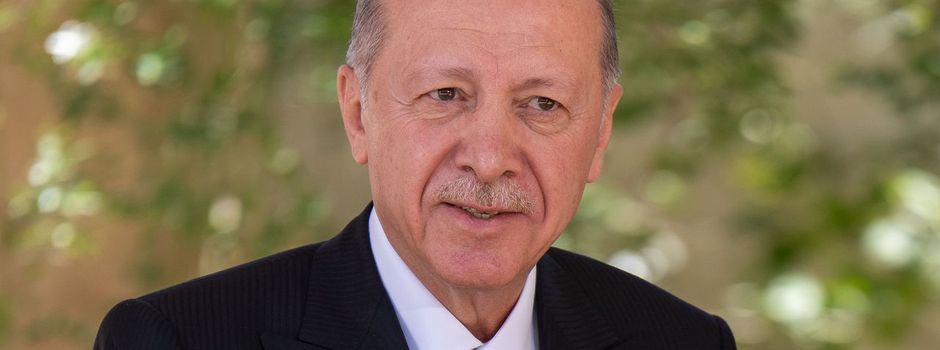 Wolfsgruß-Debatte: Erdogan reist nach Berlin