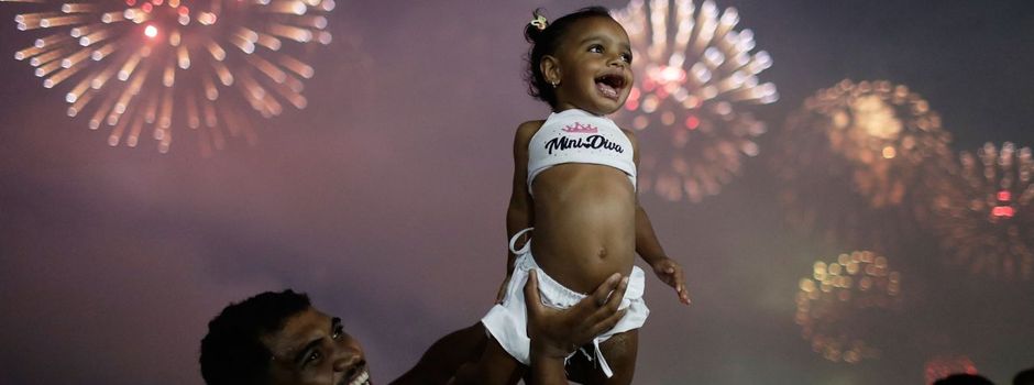 Rio de Janeiro begrüßt neues Jahr mit Feuerwerk und Musik