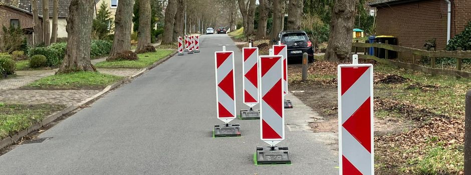 Verkehrsberuhigung in der Moorstraße: Test mit Leitbaken gestartet