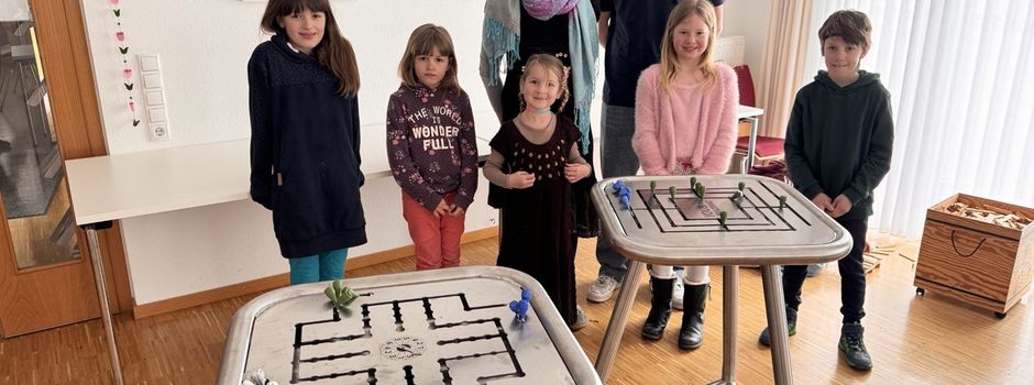 SPENDE VON 3 OUTDOOR SPIELETISCHEN