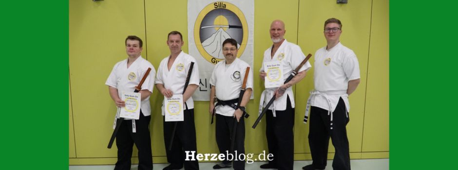 Erste Prüfung in Ostwestfalen: Erfolgreiche Schwertschüler in Herzebrock