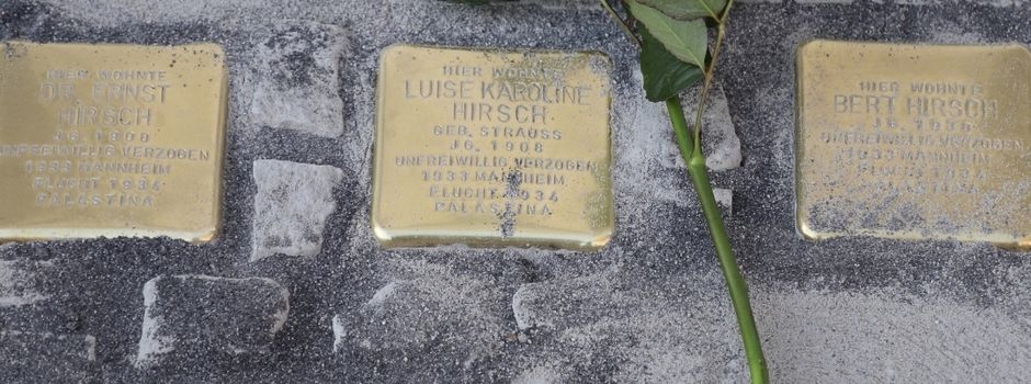 Vier neue Stolpersteine vor der Römerstraße 44 als Zeichen der Erinnerung