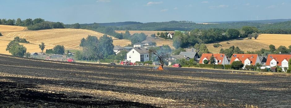 Feuerwehr kann Flächenbrand kurz vor Häusern stoppen