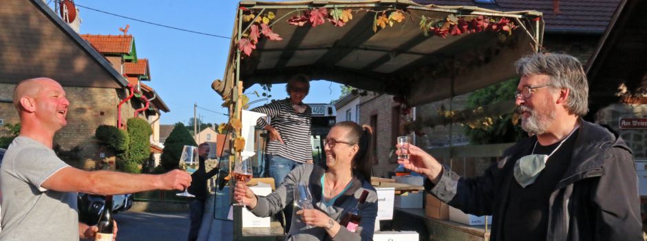 Mit mobilem Dämmerschoppen zum Kirchendach in Dexheim