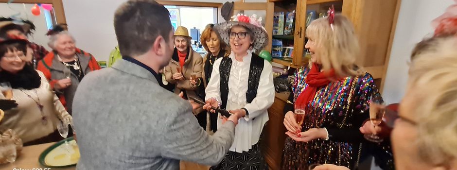 Möhnen stürmen das Rathaus