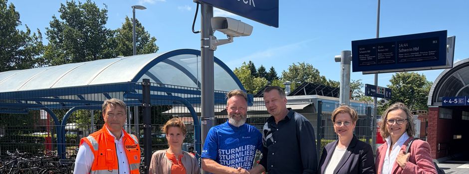 Minister informiert sich über Sanierung des Schwarzenbeker Bahnhofs 