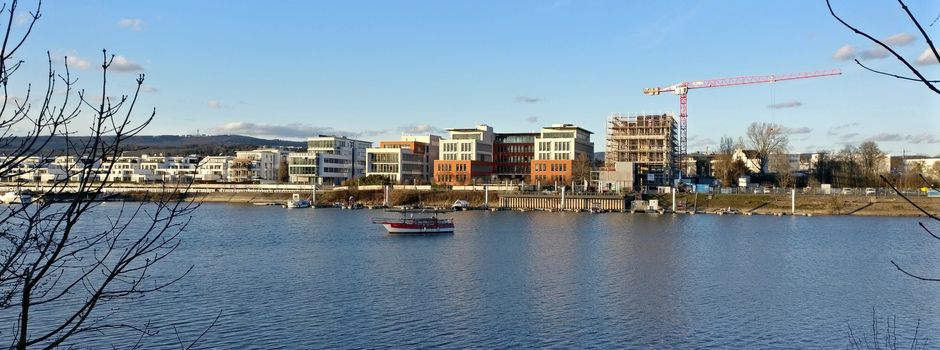 Grillparty auf dem Wasser in Wiesbaden endet mit mehreren Verletzten