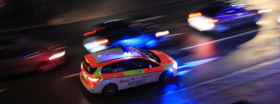 Fußgänger von Auto erfasst und schwer verletzt