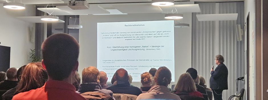 Demokratieförderung 
Vortrag von Dr. Bartek Pytlas 