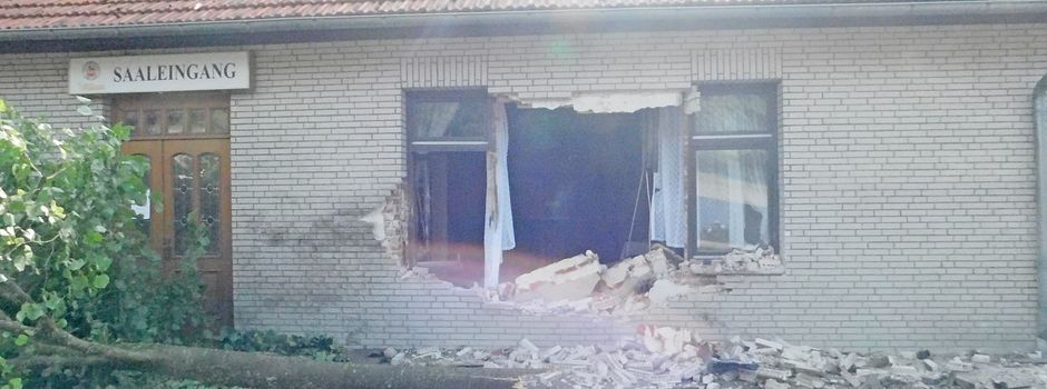 In Hauswand gekracht