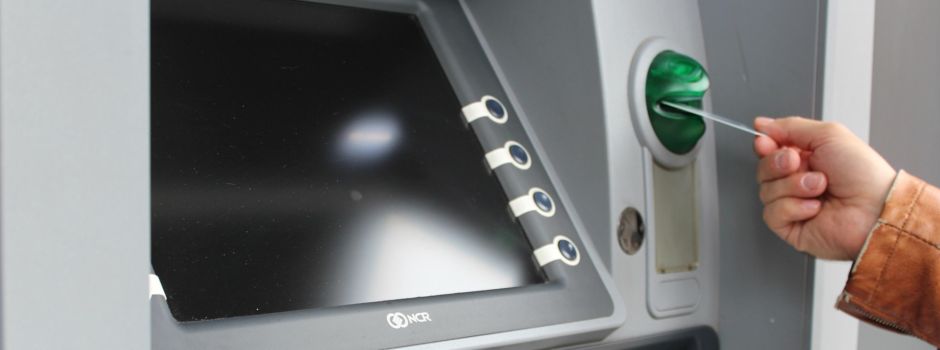 Schock beim Geldabheben in Koblenz: So dreist gehen Betrüger vor