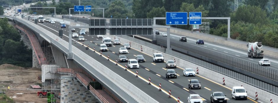 Schiersteiner Brücke: Montage-Arbeiten in Richtung Wiesbaden