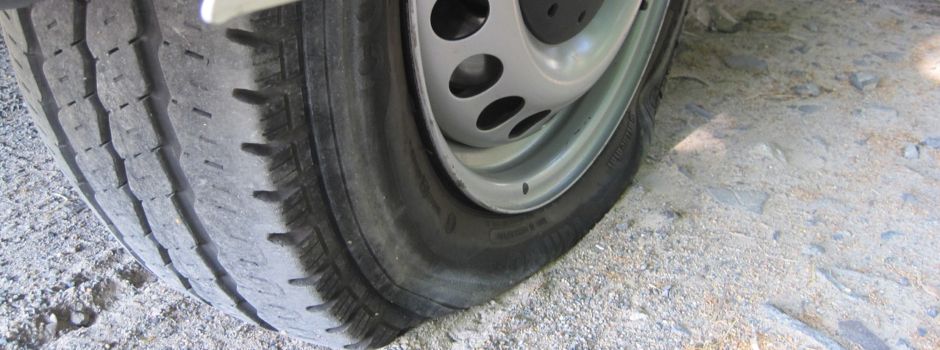 Reifen von fünf Fahrzeugen zerstochen