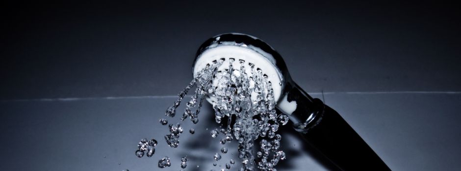 Nackter Mann taucht in Damendusche von Mainzer Fitnessstudio auf