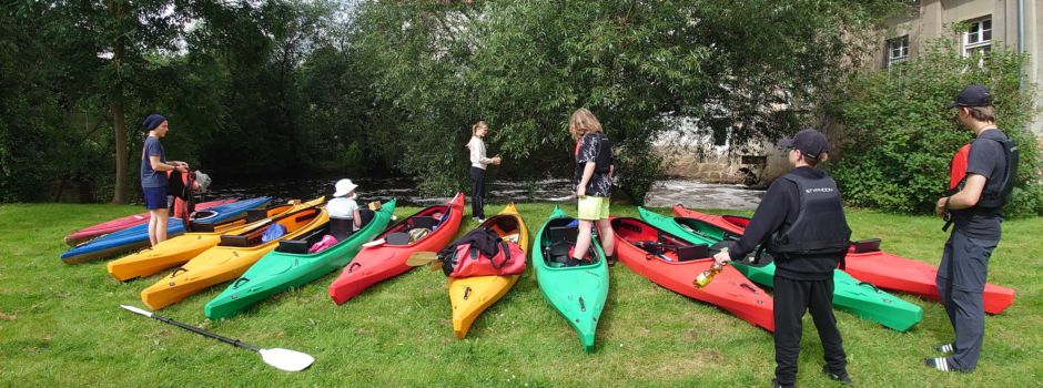 Ritter, Zelten, Kajakfahren und Klettern