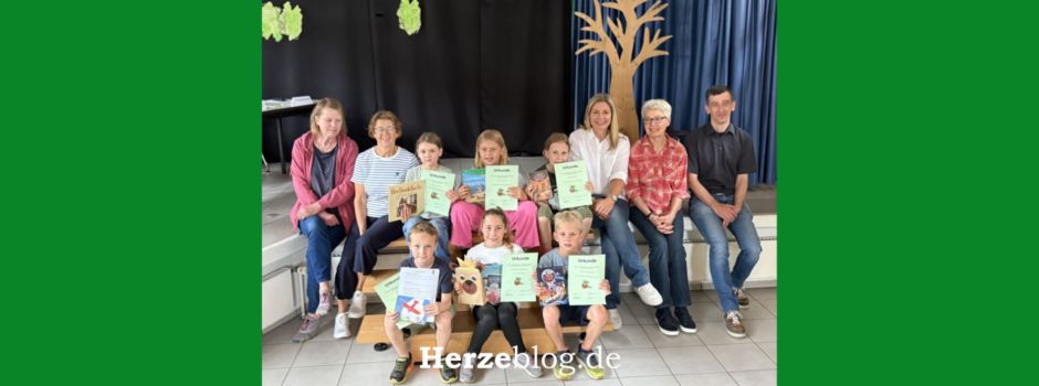 Wortgewandt zum Sieg – Phoebe glänzt beim Lesewettbewerb der Bolandschule