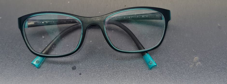 Fundsachen Brille und Regenschirm