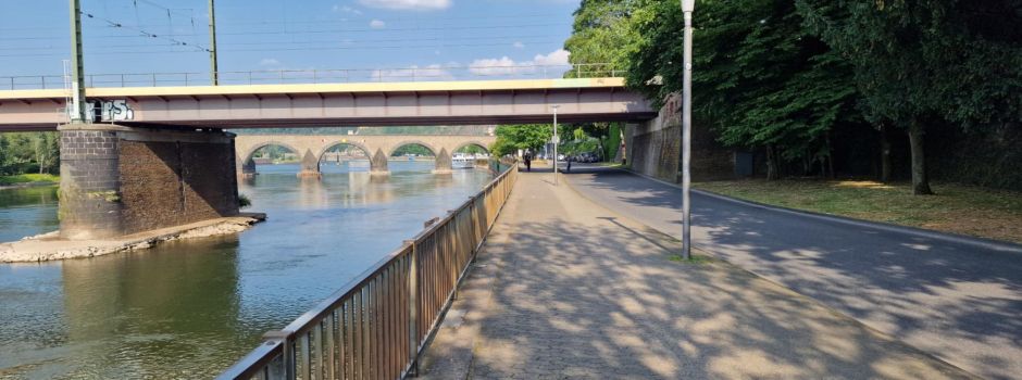 Rätsel um geheimnisvolle Kamera in Koblenz: Was am Peter-Altmeier-Ufer fotografiert wird