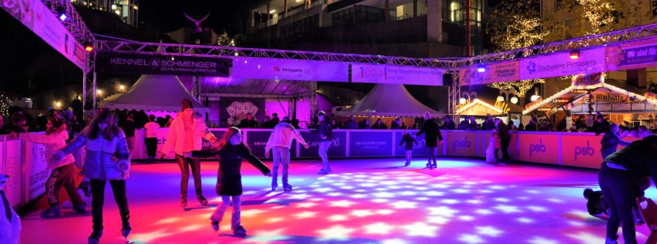 Winterlicher Kufenspaß für die ganze Familie auf dem Schloßplatz