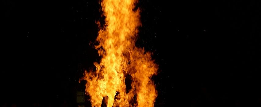Anlieferung für das Martinsfeuer in Schalkenbach-Vinxt