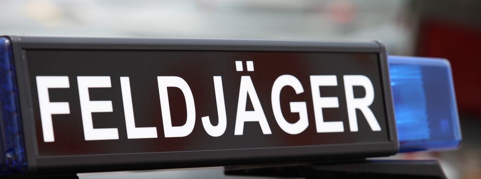 Polizei und Feldjäger nehmen gemeinsam Verkehrskontrollen vor