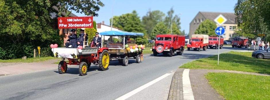 Jördenstorfer Dorffest begeistert mit Feuerwehr-Parade
