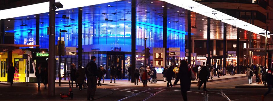 Königsplatz in Augsburg: 11. Geburtstag und Rückkehr der Beleuchtung bei Nacht