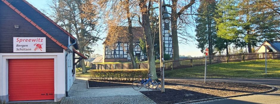 Wurzelaufbrüche am Feuerwehrgerätehaus in Spreewitz beseitigt