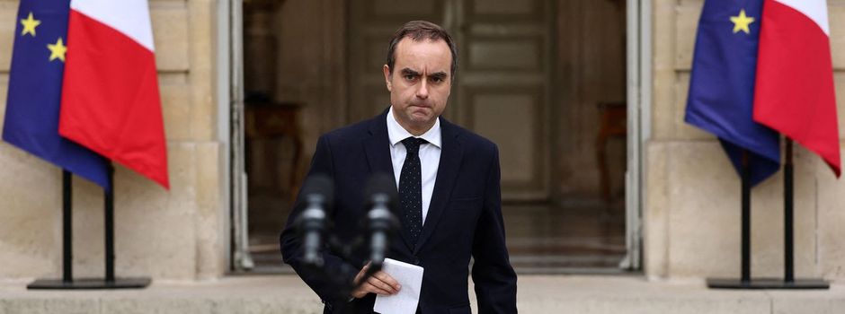 Zurückgetretener Premier soll in Paris Weg aus Krise finden