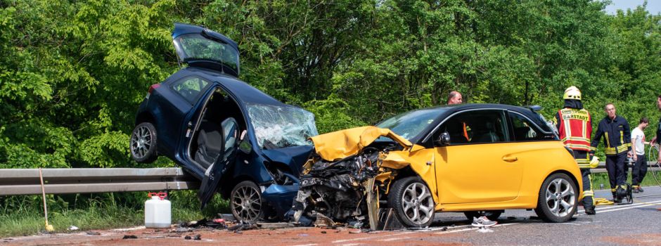 Tödlicher Frontalzusammenstoß: Frau stirbt auf Bundesstraße
