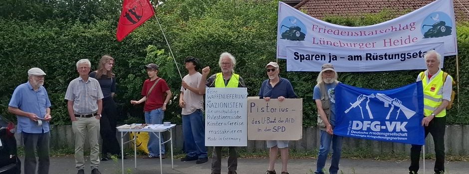 Mit Friedensparolen begrüßt
