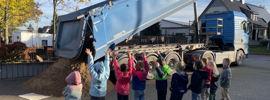 25 Tonnen frischer Spielsand 