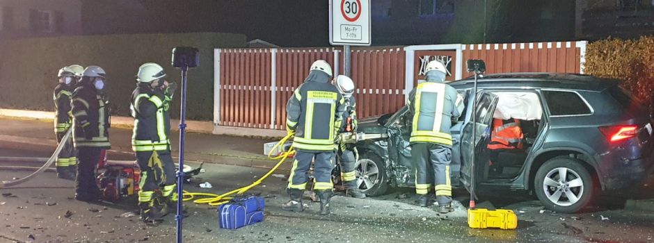 Niederkasseler Feuerwehrmann bei Fahrt zu Einsatz in schweren Verkehrsunfall verwickelt