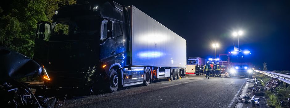 Kettenreaktion auf A61: Drei Schwerverletzte bei nächtlichem Unfall