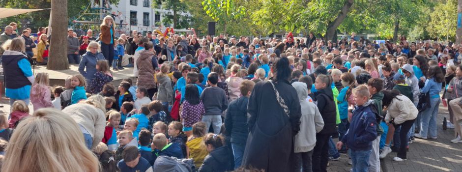 Schul- und Herbstfest in der KGS Lülsdorf: Spiel, Sport und Tanz auf dem Schulhof