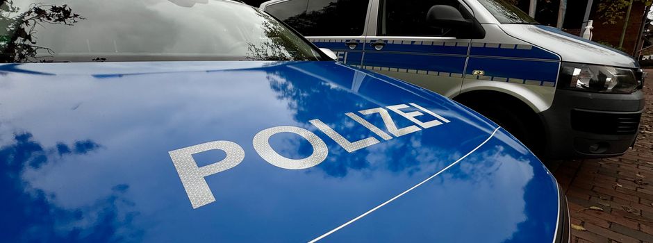 Metallsitzbank auf Fahrbahn gestellt