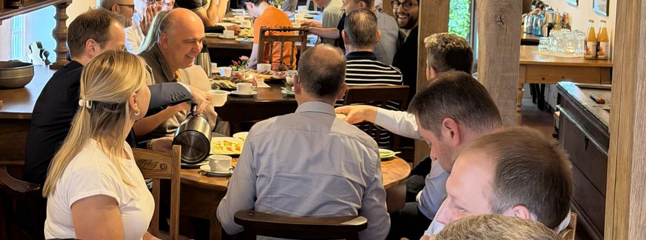 KI im Fokus: Gewerbeverein lädt zum Wirtschaftsfrühstück auf Hof Woestmann ein