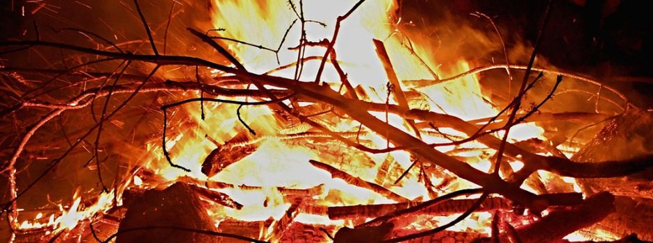 Feuriger Abschied vom Weihnachtsbaum: St. Florian lädt nach Guntersblum