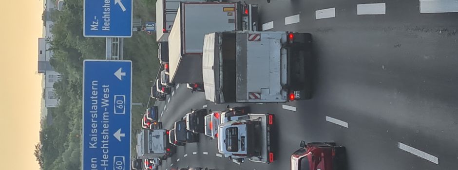 Feuerwehr bei Einsatz behindert: Autofahrer bilden keine Rettungsgasse