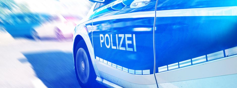 Niederkassel-Ort: BMW vor Haustür gestohlen
