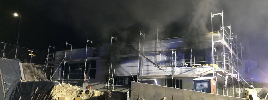 Feuer in Rohbau: 14-Jährige erleidet Rauchvergiftung
