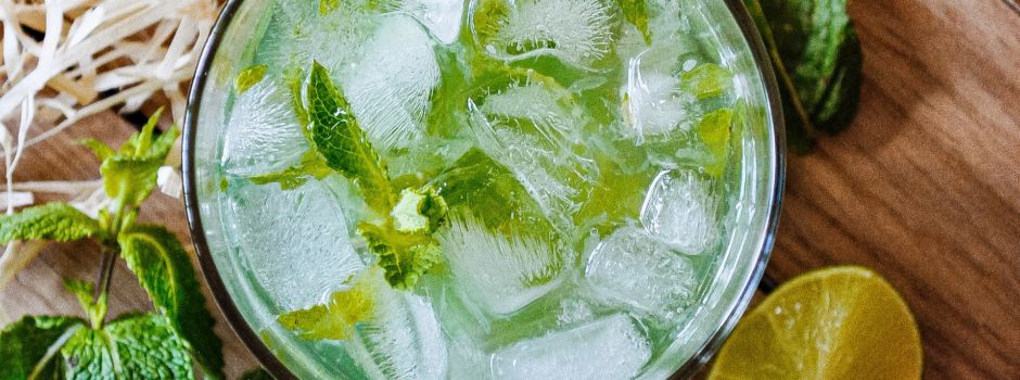 5 raffinierte und leckere Rezepte für eure Silvester-Bowle